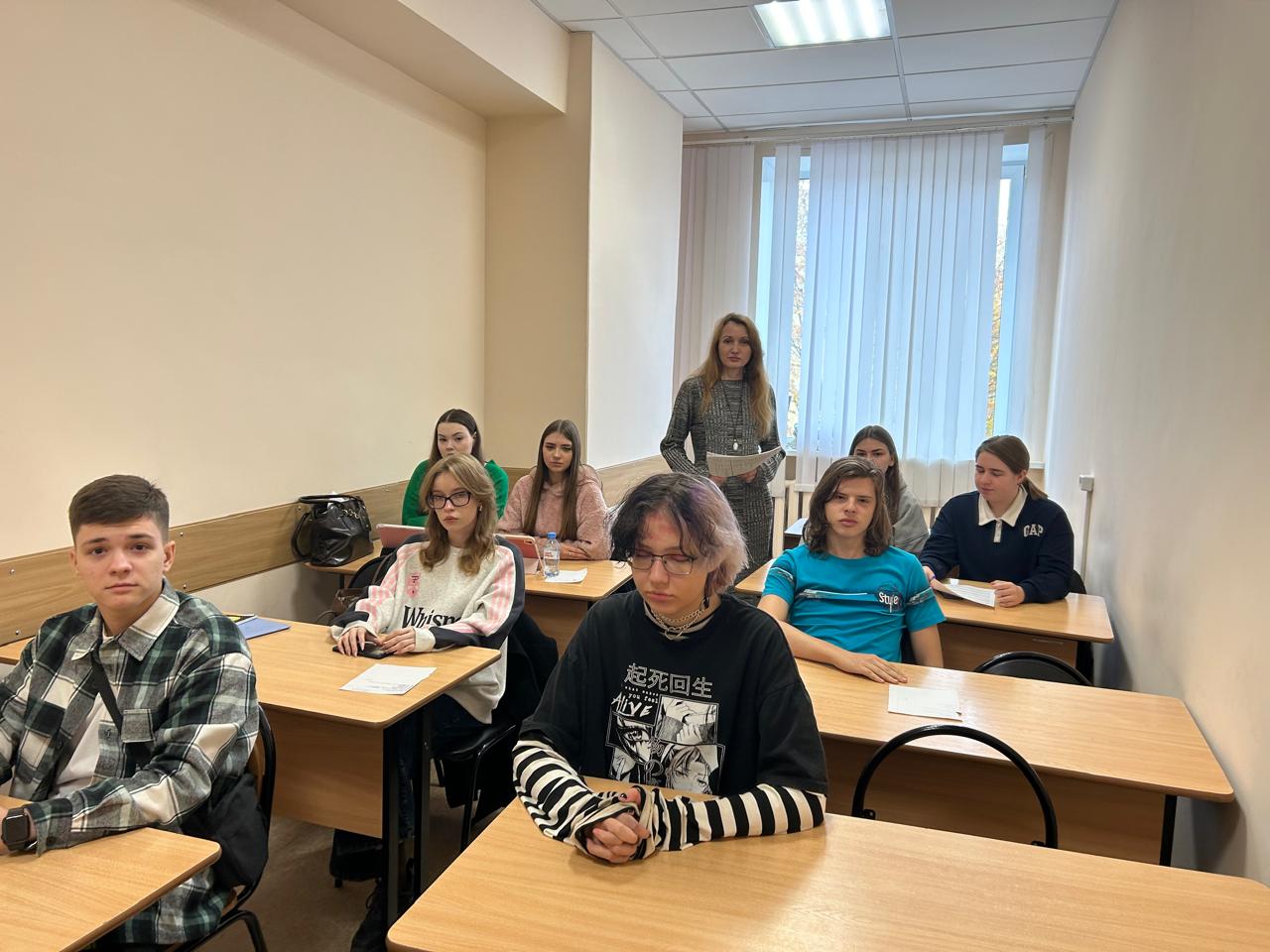 Преподаватели кафедры  Перевод и переводоведение  приняли школьников в рамках профориентационного мероприятия Стань студентом на один день